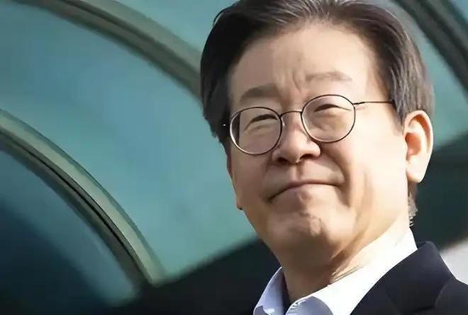 k1体育-十年品牌李在明如愿登上总统大位5年任期完毕后他的终局生怕早已必定(图6)